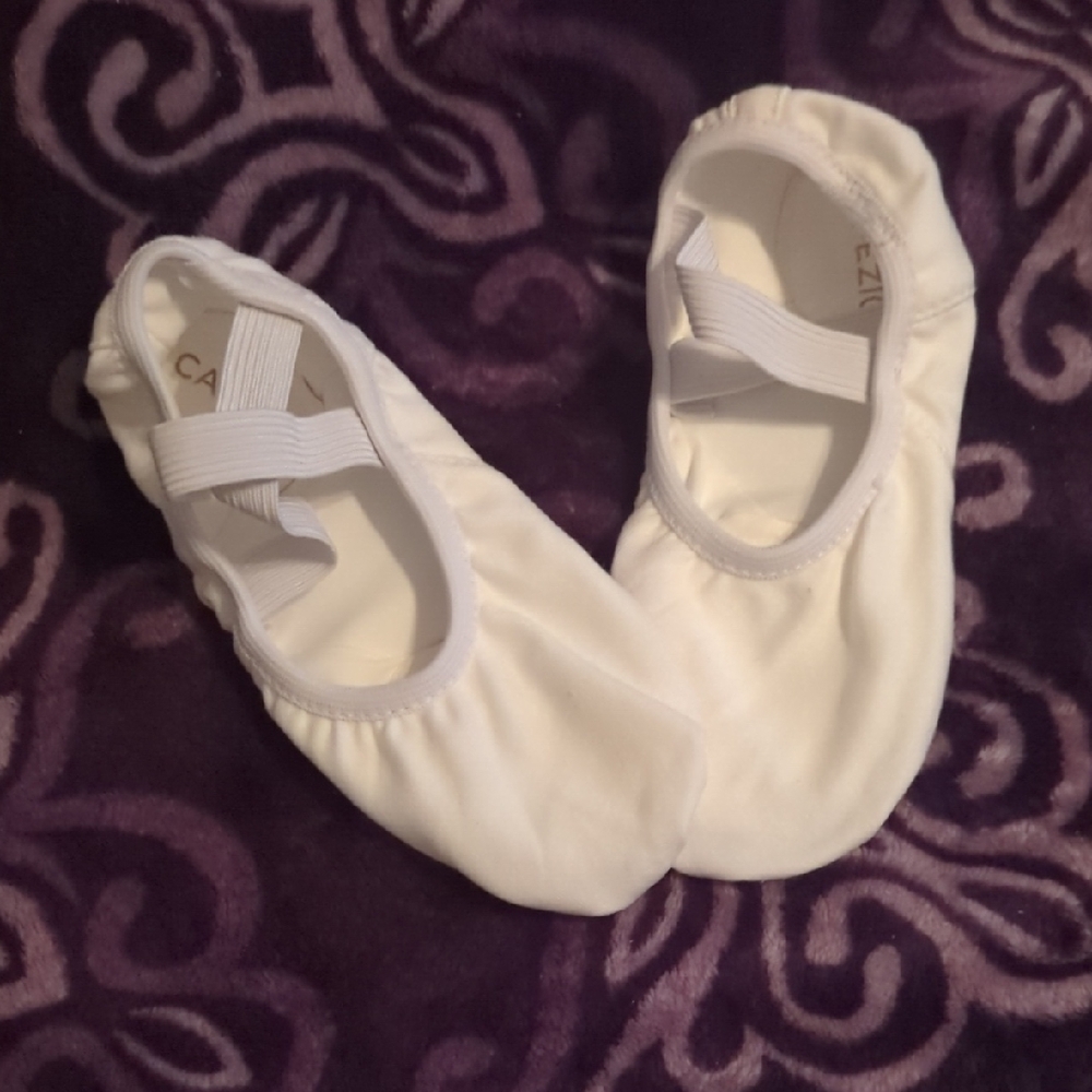 BRAND NEW! Capezio White Kids Ballet Shoes